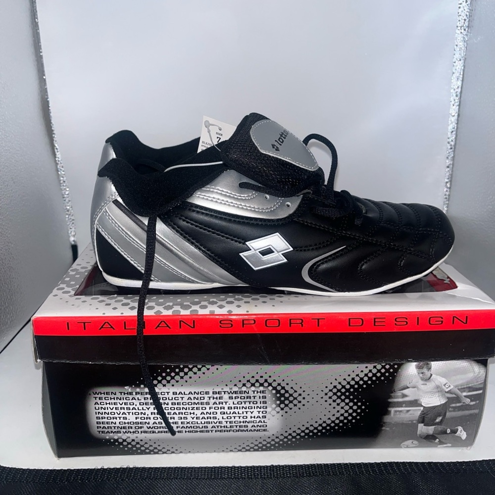 Lotto Men’s Soccer Cleats Black Silver Size 7 NIB
